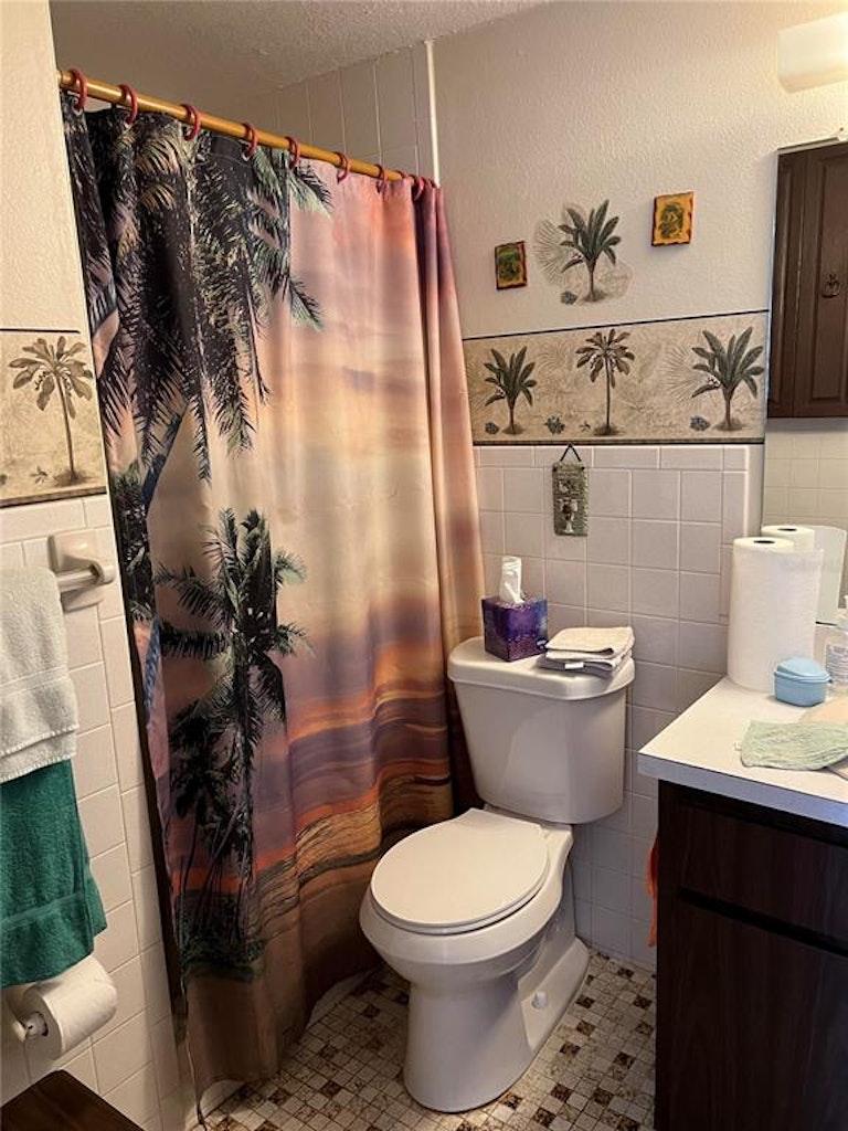 Photo 9 of 25 - 7431 Islander Ln, Hudson, FL 34667