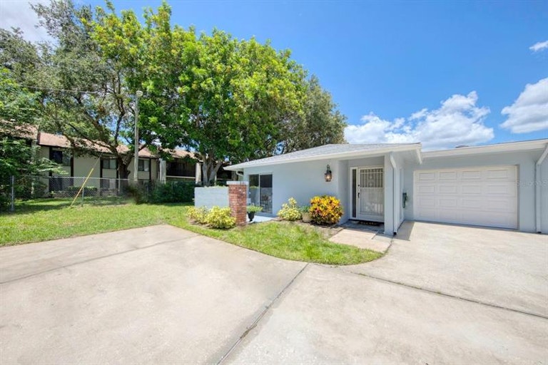 Photo 1 of 39 - 1614 Berwick Ct Unit C, Palm Harbor, FL 34684