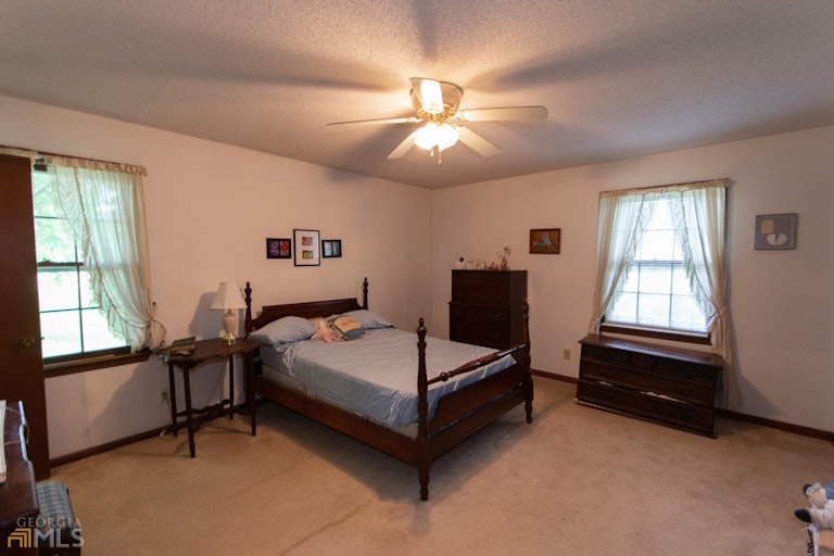 Photo 19 of 37 - 173 Kite Lake Rd, Fayetteville, GA 30214