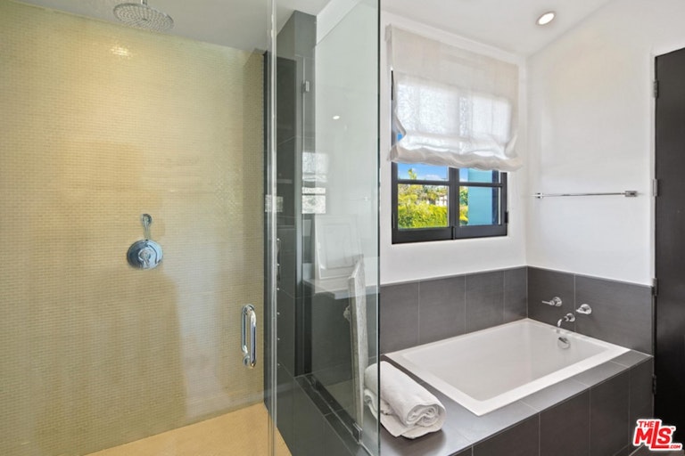 Photo 20 of 24 - 115 S Edinburgh Ave, Los Angeles, CA 90048