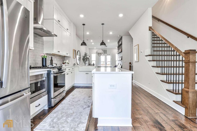 Photo 11 of 42 - 4213 Deming Cir, Atlanta, GA 30342