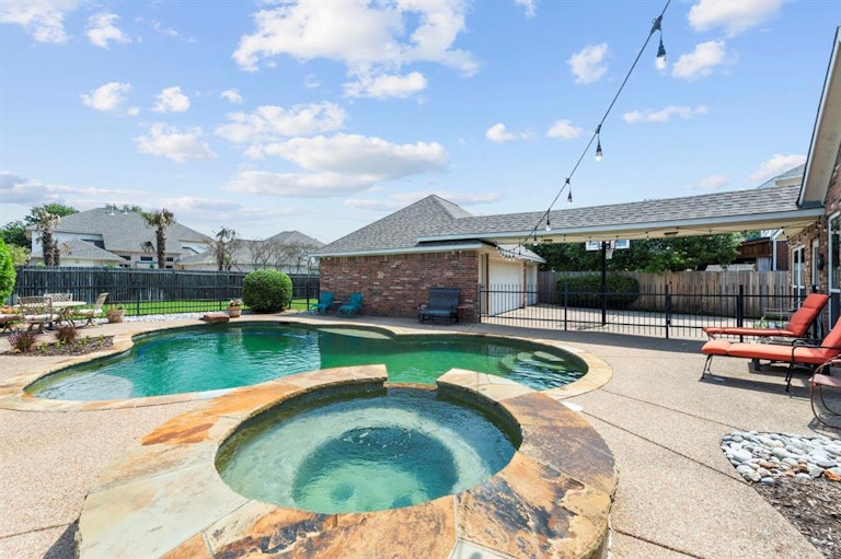 Photo 30 of 40 - 419 Deer Run, Keller, TX 76248