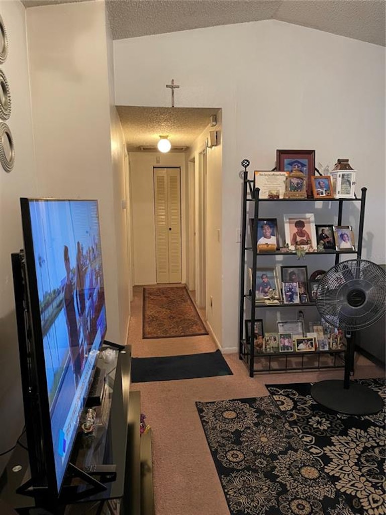 Photo 7 of 11 - 9405 Bramble Ct, Tampa, FL 33615