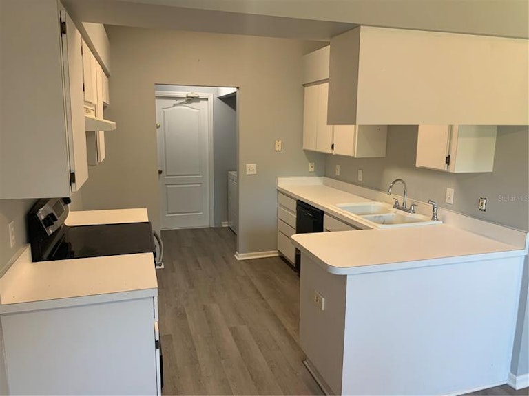 Photo 12 of 44 - 655 Lakemont Dr, Brandon, FL 33510