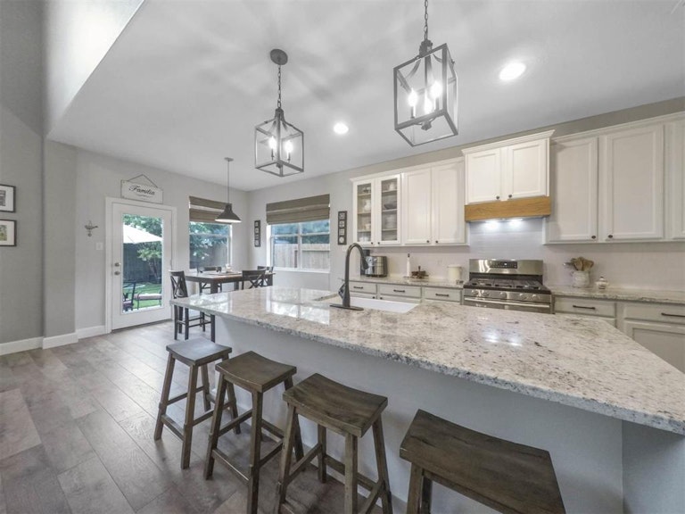 Photo 6 of 18 - 14127 Austin Hollow Ct, Houston, TX 77044