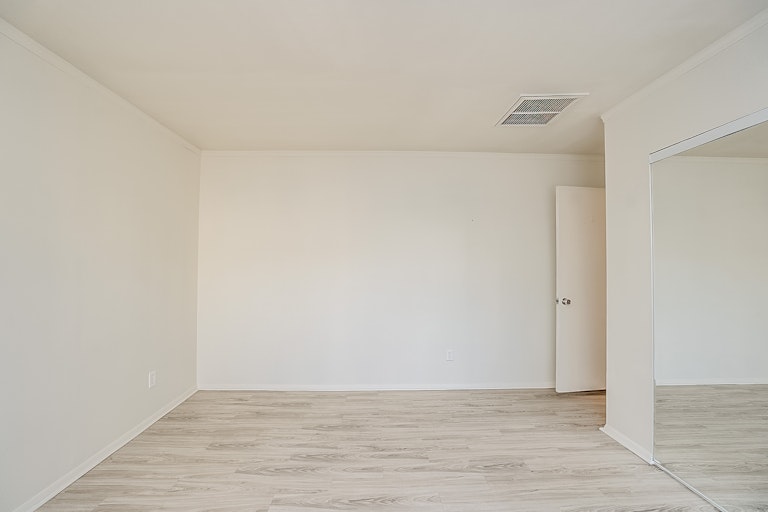 Photo 8 of 21 - 6612 S 44th Pl, Phoenix, AZ 85042