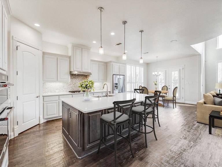 Photo 4 of 39 - 11121 Smoky Oak Ct, Argyle, TX 76226