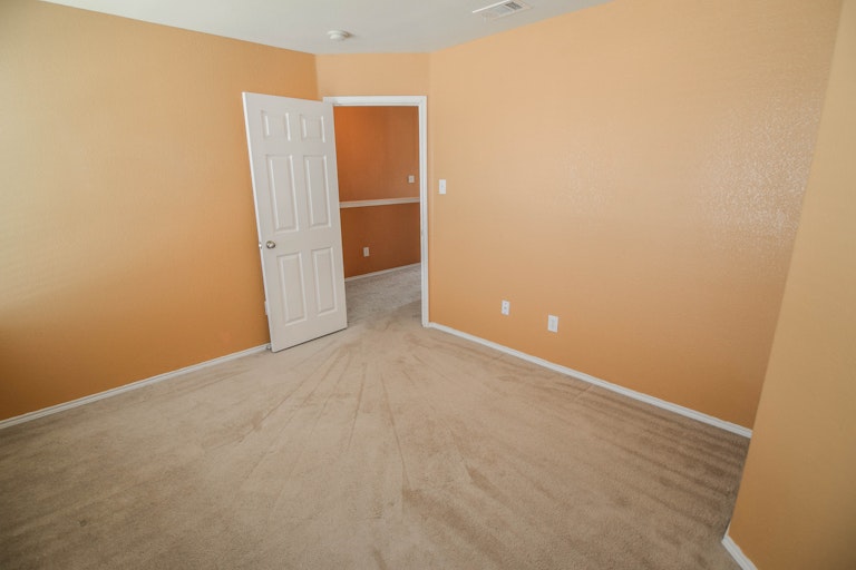 Photo 33 of 37 - 1701 Grassy View Dr, Fort Worth, TX 76131