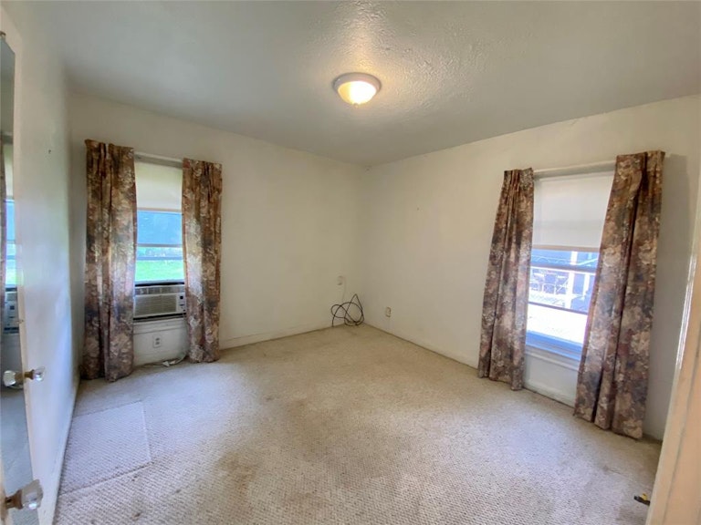Photo 12 of 14 - 6722 Kernel St, Houston, TX 77087