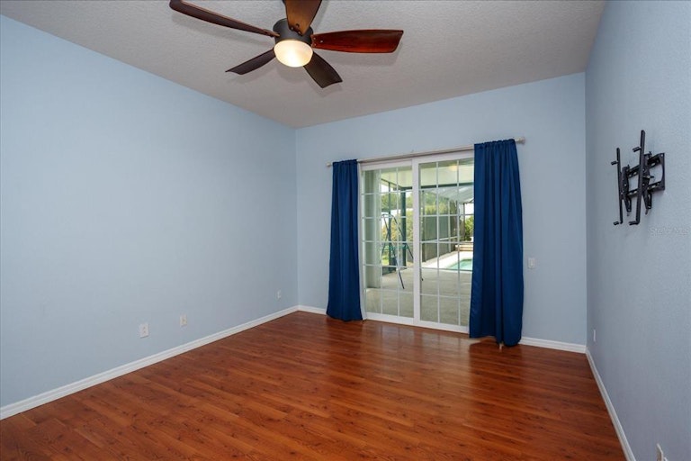 Photo 10 of 26 - 5949 Charloma Dr, Lakeland, FL 33812