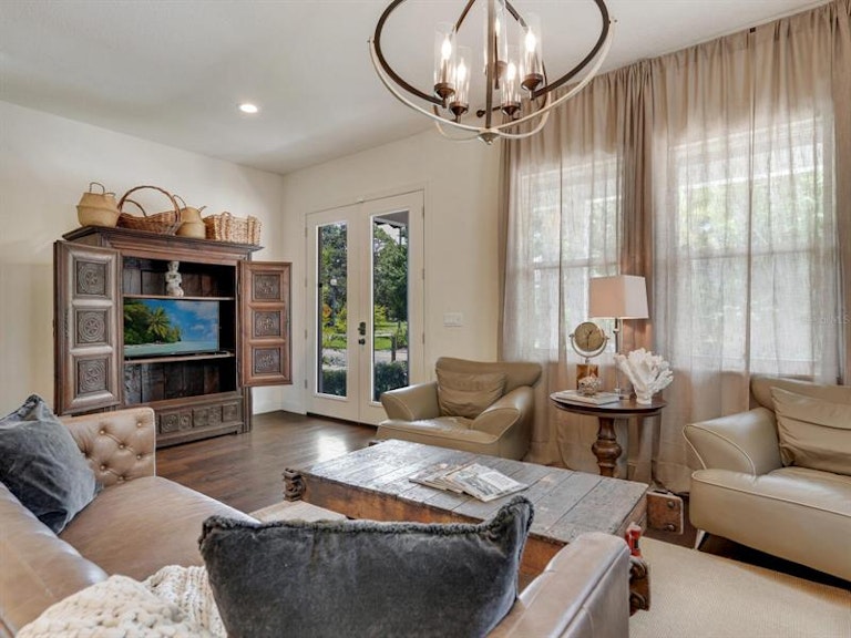 Photo 5 of 69 - 635 N Osprey Ave, Sarasota, FL 34236