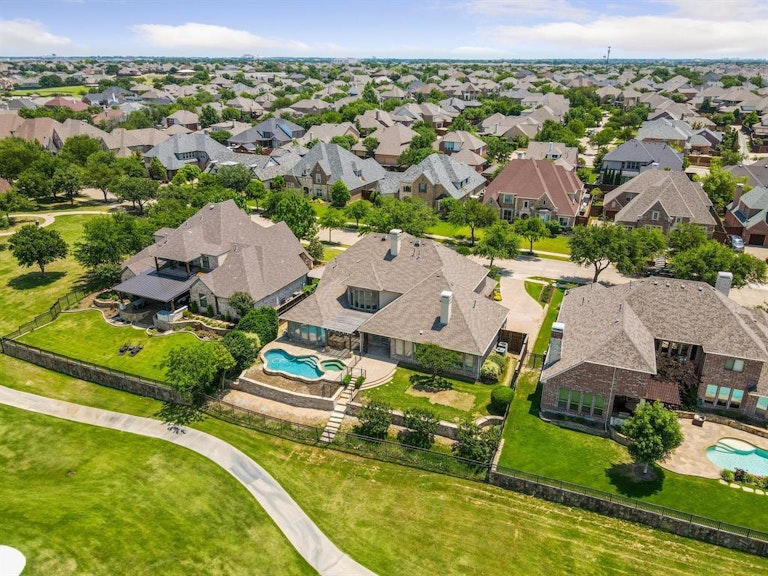Photo 31 of 40 - 1140 King Mark Dr, Lewisville, TX 75056