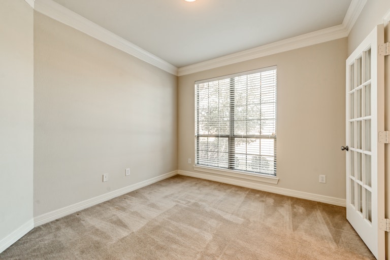 Photo 14 of 26 - 4310 Bluffview Dr, Sachse, TX 75048