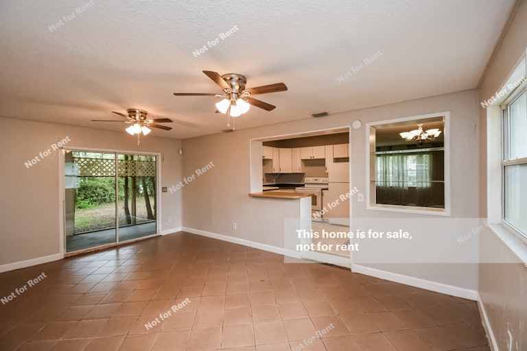Photo 10 of 27 - 8858 Atter Ln, Jacksonville, FL 32216