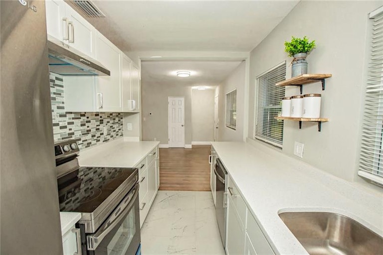 Photo 9 of 36 - 8301 Edie Way, Orlando, FL 32810