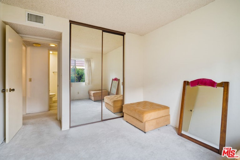 Photo 26 of 53 - 18502 Entrada Ct, Porter Ranch, CA 91326