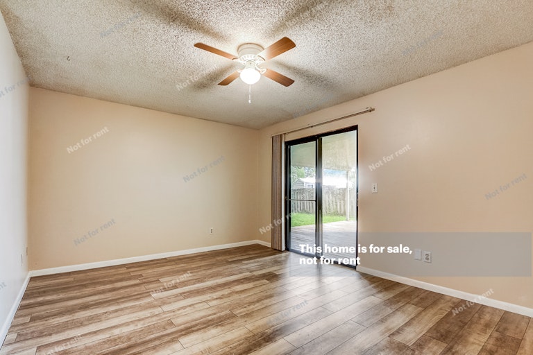 Photo 16 of 30 - 8362 Sunflower Ct, Jacksonville, FL 32244