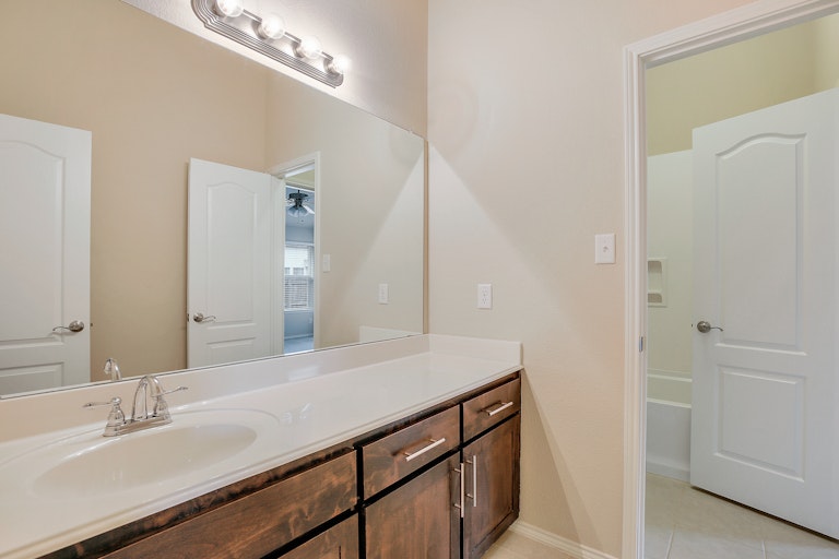 Photo 21 of 26 - 4021 Winter Springs Dr, Fort Worth, TX 76123