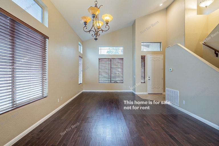 Photo 11 of 30 - 6162 W Wikieup Ln, Glendale, AZ 85308