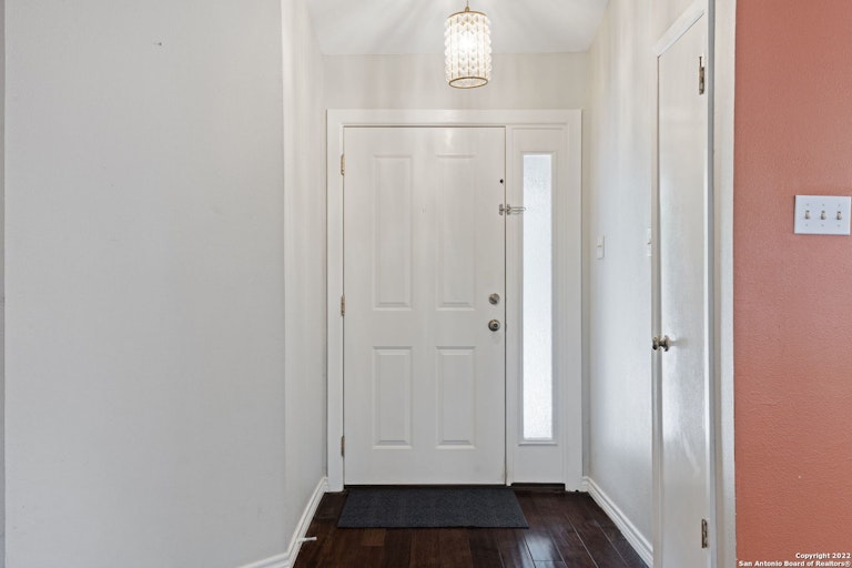 Photo 4 of 28 - 13930 Chisom Creek St, San Antonio, TX 78249