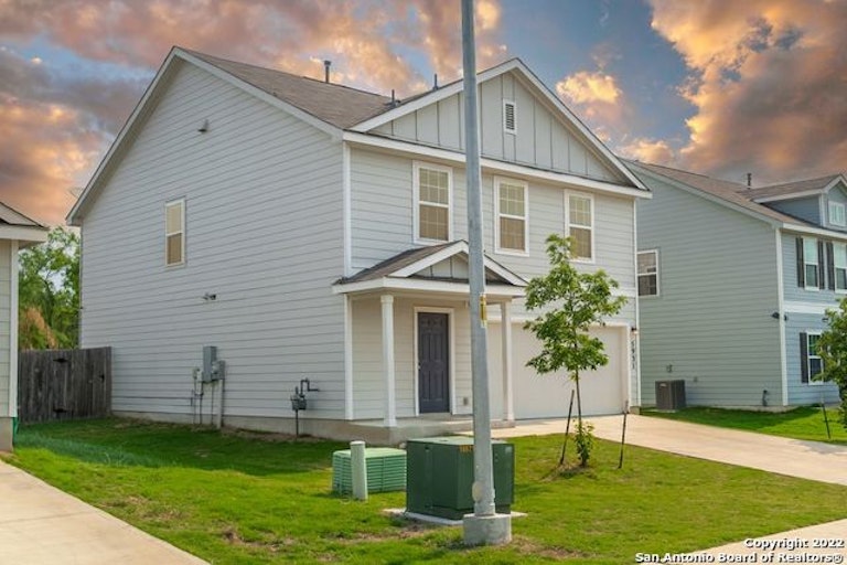 Photo 3 of 36 - 5931 Tina Park, San Antonio, TX 78242