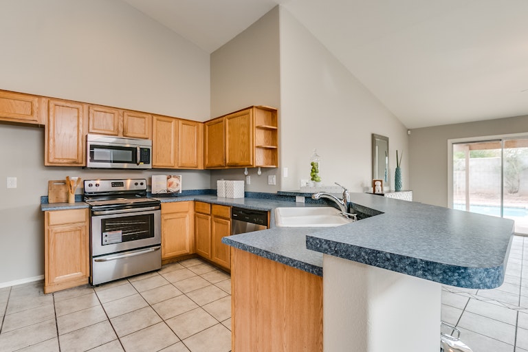 Photo 14 of 37 - 11961 N 83rd Dr, Peoria, AZ 85345