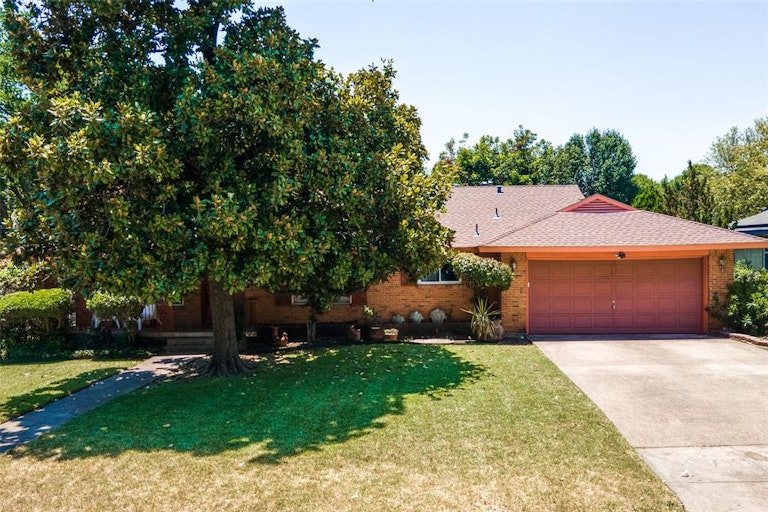 Photo 34 of 35 - 526 Woolsey Dr, Dallas, TX 75224