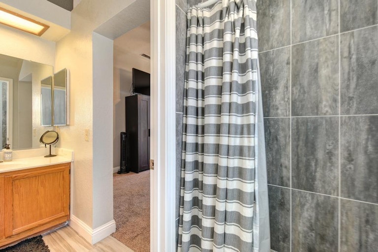 Photo 34 of 40 - 8372 Vintage Park Dr, Sacramento, CA 95828
