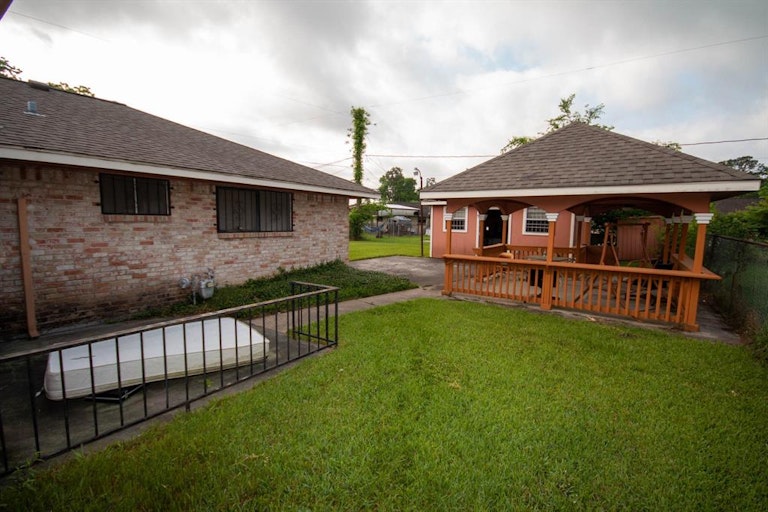 Photo 13 of 16 - 7730 Boggess Rd, Houston, TX 77016