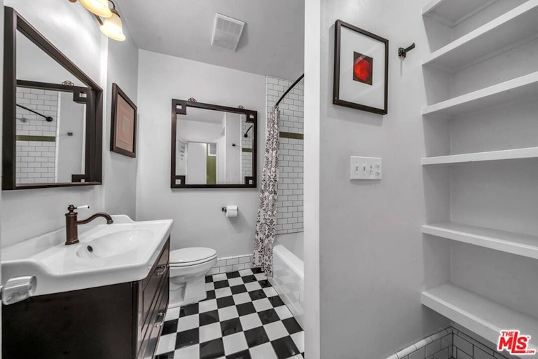 Photo 17 of 45 - 10643 Blix St, North Hollywood, CA 91602