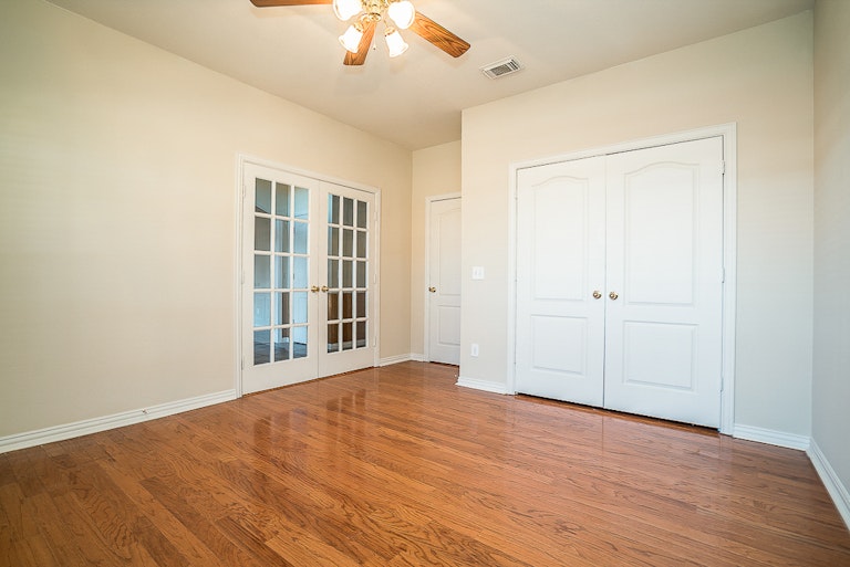 Photo 3 of 35 - 206 Martin Dr, Wylie, TX 75098