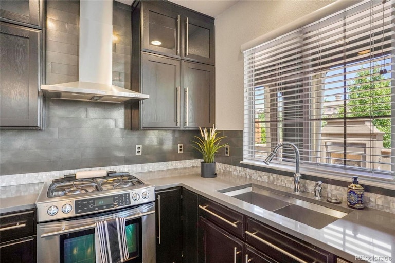 Photo 11 of 40 - 2252 S Loveland St, Denver, CO 80228