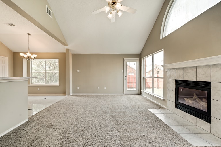 Photo 5 of 26 - 812 Pebble Ridge Dr, Lewisville, TX 75067