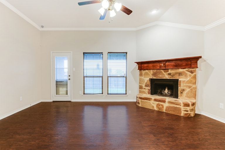 Photo 5 of 25 - 7412 Innisbrook Ln, Fort Worth, TX 76179