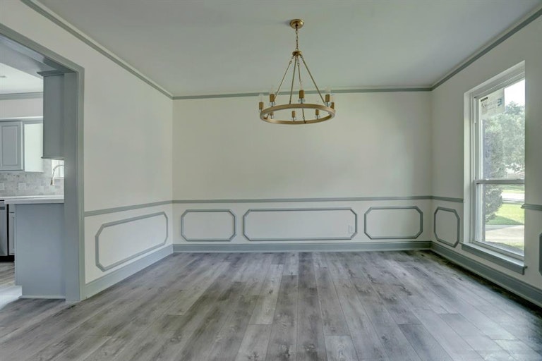 Photo 6 of 27 - 7919 Fairdale Ln, Houston, TX 77063
