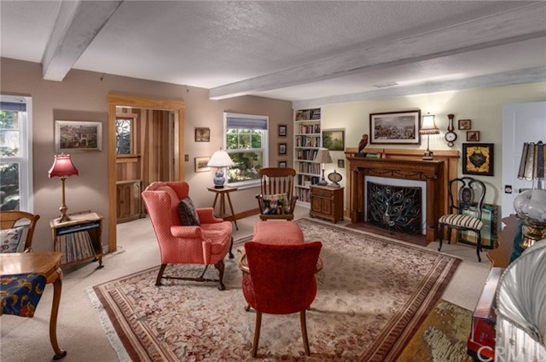 Photo 13 of 38 - 555 W 11th St, Claremont, CA 91711