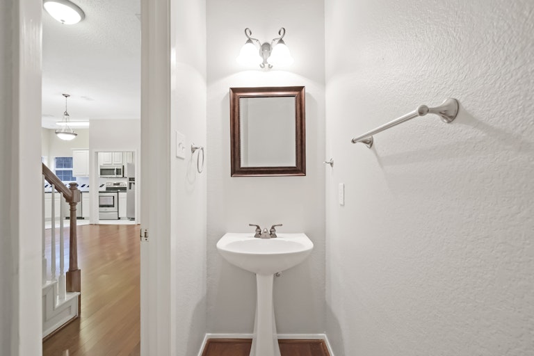Photo 6 of 24 - 2504 Pinegrove Cir, Arlington, TX 76006