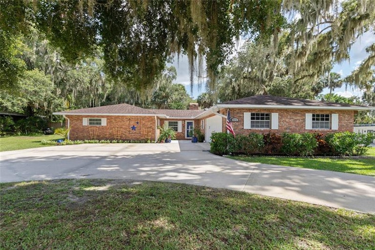 Photo 49 of 56 - 721 W Nelson St, Tavares, FL 32778