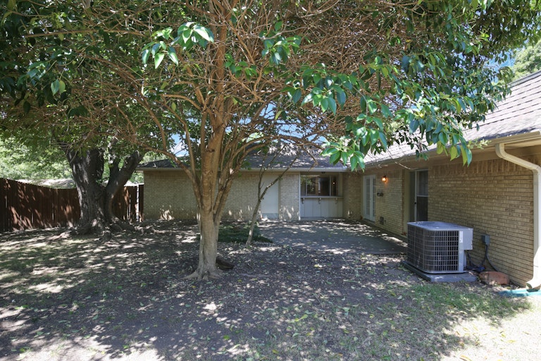 Photo 4 of 52 - 626 Flamingo Way, Duncanville, TX 75116