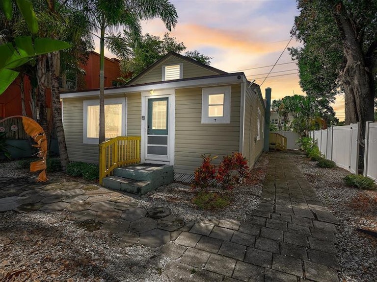 Photo 42 of 42 - 2010 Burlington Ave N, Saint Petersburg, FL 33713