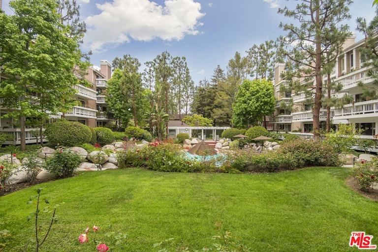 Photo 35 of 41 - 4342 Redwood Ave Unit C308, Marina Del Rey, CA 90292