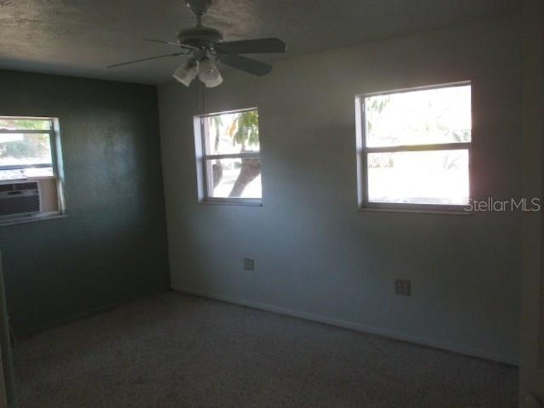 Photo 10 of 21 - 4052 San Luis Dr, Sarasota, FL 34235