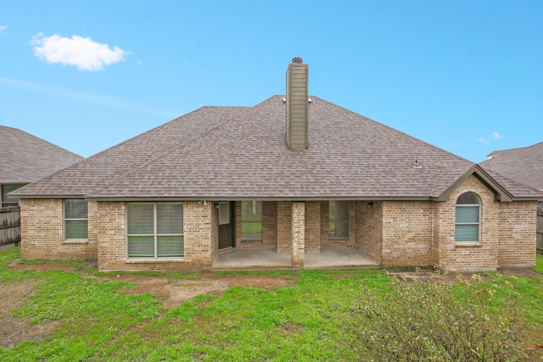 Photo 4 of 25 - 1105 Willow Crest Dr, Midlothian, TX 76065