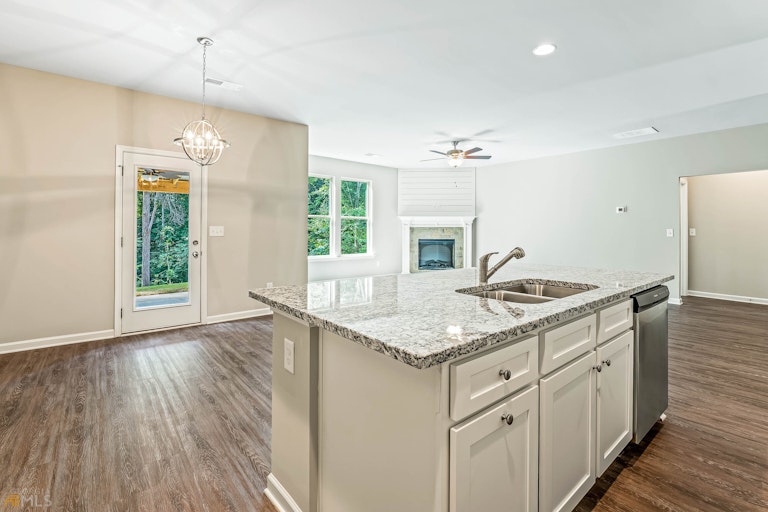 Photo 20 of 25 - 333 Darlington Dr, Ellenwood, GA 30294