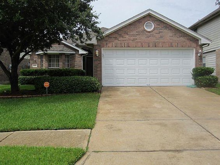 Photo 1 of 5 - 4030 Jan St, Fresno, TX 77545