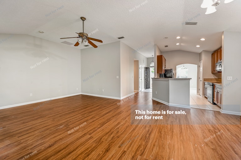 Photo 18 of 33 - 1088 Beckingham Dr, Saint Augustine, FL 32092