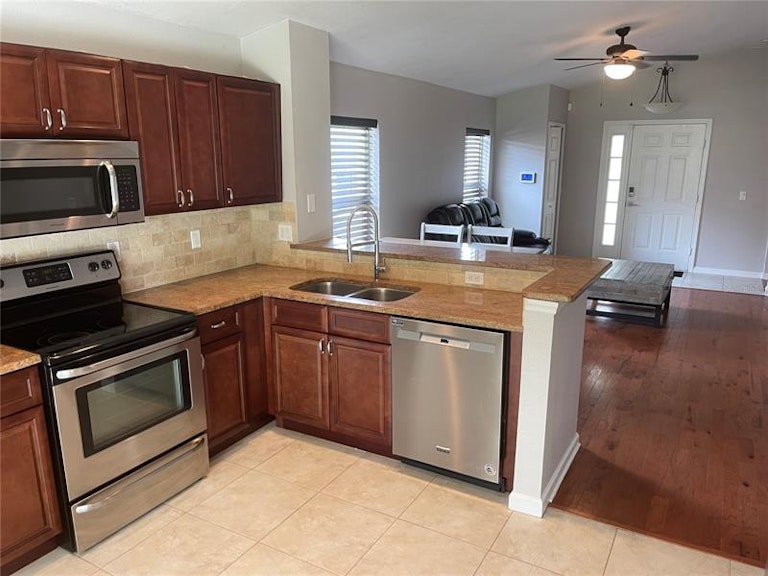 Photo 12 of 30 - 11603 Hammocks Glade Dr, Riverview, FL 33569