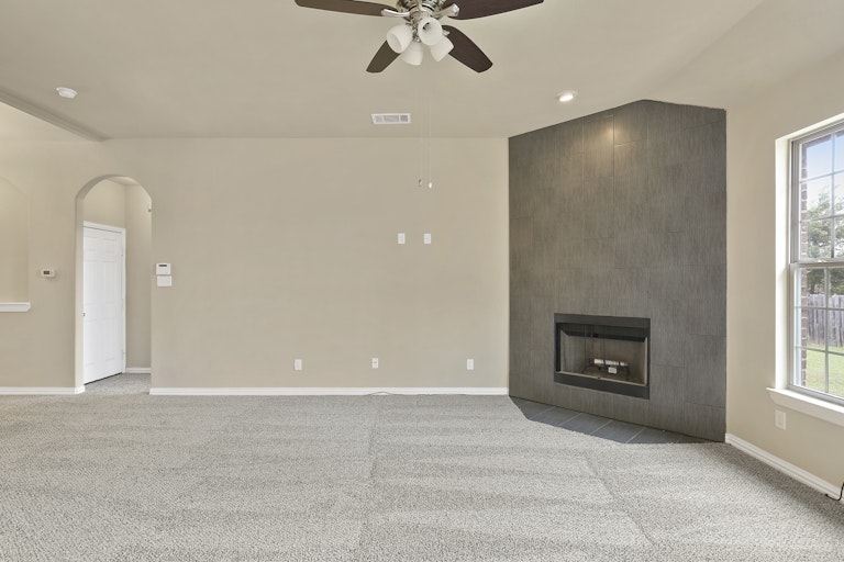 Photo 8 of 26 - 413 Harvard Dr, Glenn Heights, TX 75154