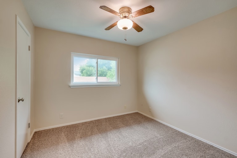 Photo 14 of 27 - 8027 Dove Trail Dr, San Antonio, TX 78244