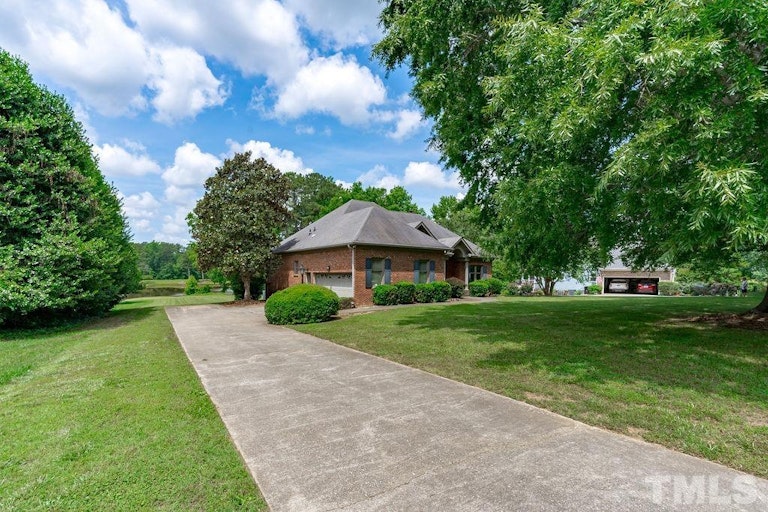 Photo 4 of 35 - 5516 Brushy Meadows Dr, Fuquay Varina, NC 27526